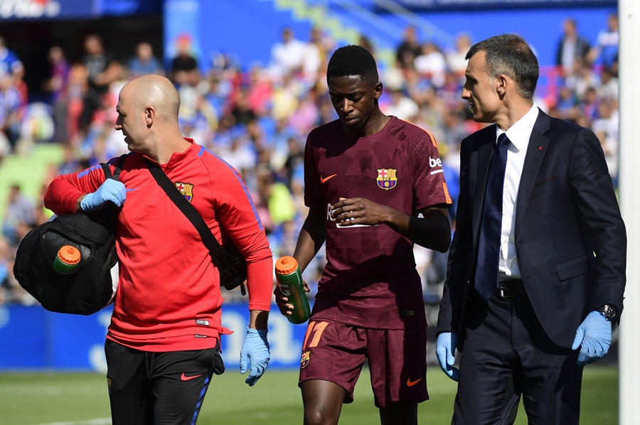 barcelona 039 s forward from france ousmane dembele c walks with the team 039 s doctor during the spanish league football match getafe cf vs fc barcelona at the col alfonso perez stadium in getafe on september 16 2017 photo afp