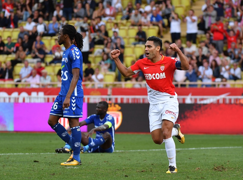 monaco 039 s colombian forward radamel falcao r celebrates after scoring his second goal during the french l1 football match monaco asm vs strasbourg on september 16 2017 at louis ii stadium in monaco photo afp
