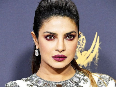 priyanka chopra s wardrobe to the emmys was so understated it actually made a statement priyanka chopra s wardrobe to the emmys was so understated it actually made a statement