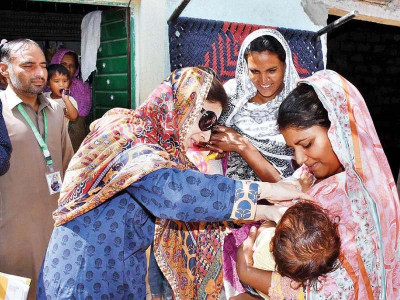 senator farooq monitors polio campaign in capital senator farooq monitors polio campaign in capital