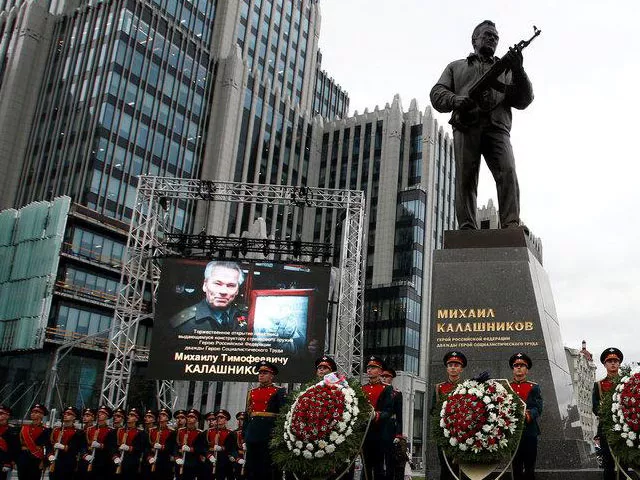 guards of honour stand next to a monument to mikhail kalashnikov the russian designer of the ak 47 assault rifle during its opening ceremony in moscow russia september 19 2017 photo reuters guards of honour stand next to a monument to mikhail kalashnikov the russian designer of the ak 47 assault rifle during its opening ceremony in moscow russia september 19 2017 photo reuters