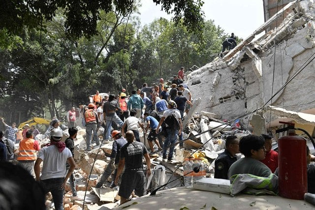 people remove debris of a collapsed building to look for possible victims after a quake rattled mexico city photo afp people remove debris of a collapsed building to look for possible victims after a quake rattled mexico city photo afp