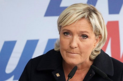 france s le pen far right will rebuild continue fight against eu france s le pen far right will rebuild continue fight against eu