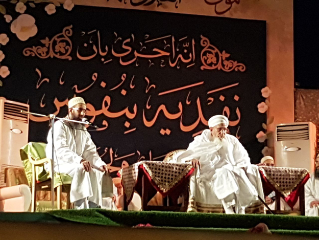 the 53rd dai almutlaq and spiritual leader of the dawoodi bohra community his holiness dr syedna mufaddal saifuddin arrived in karachi late thursday evening photo courtesy murtaza abde ali