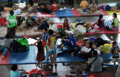 thousands evacuated as volcano rumbles on indonesian holiday spot bali thousands evacuated as volcano rumbles on indonesian holiday spot bali