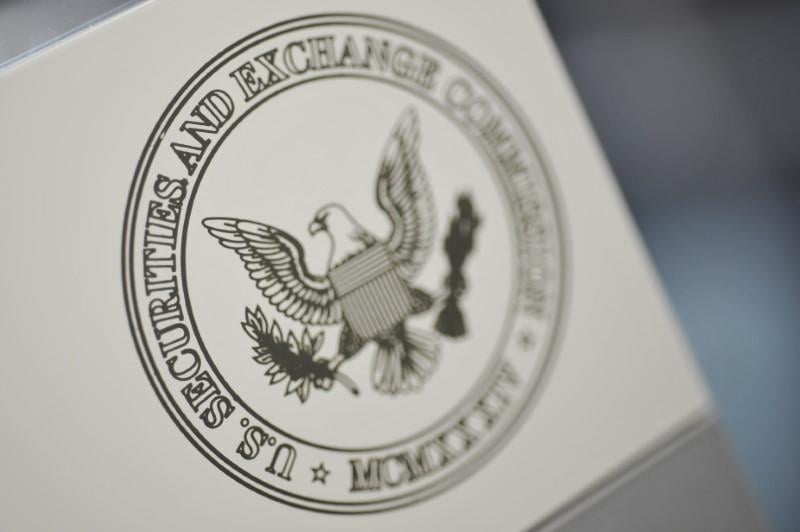 the u s securities and exchange commission logo adorns an office door at the sec headquarters in washington june 24 2011 photo reuters