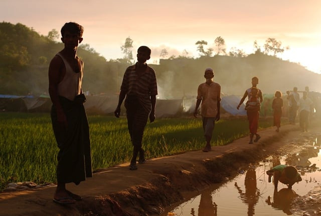 rohingya refugees walk on a muddy path at thaingkhali makeshift refugee camp in cox 039 s bazar bangladesh september 14 2017 photo reuters rohingya refugees walk on a muddy path at thaingkhali makeshift refugee camp in cox 039 s bazar bangladesh september 14 2017 photo reuters