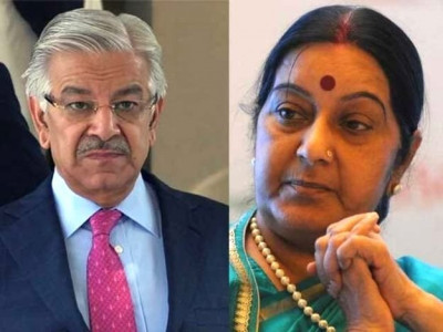 how re you feeling khawaja asif and sushma swaraj have an informal chat how re you feeling khawaja asif and sushma swaraj have an informal chat