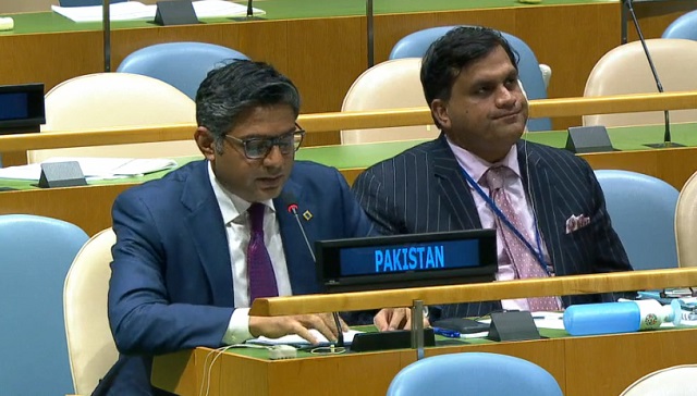 pakistani delegate tipu usman exercising pakistan 039 s right of reply at the united nations photo online