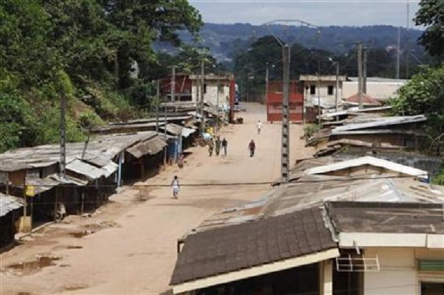 a view shows a border crossing between ivory coast and ghana in the town of noe september 24 2012 photo reuters thierry gouegnon