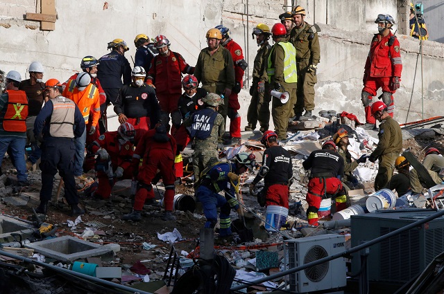 members of rescue teams search for survivors in the rubble of a collapsed building after an earthquake in mexico city mexico september 22 2017 photo reuters