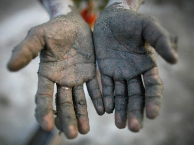 three karachi labourers die after falling into chemical tank