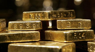 gold shines on investors radar over rupee value speculation gold shines on investors radar over rupee value speculation