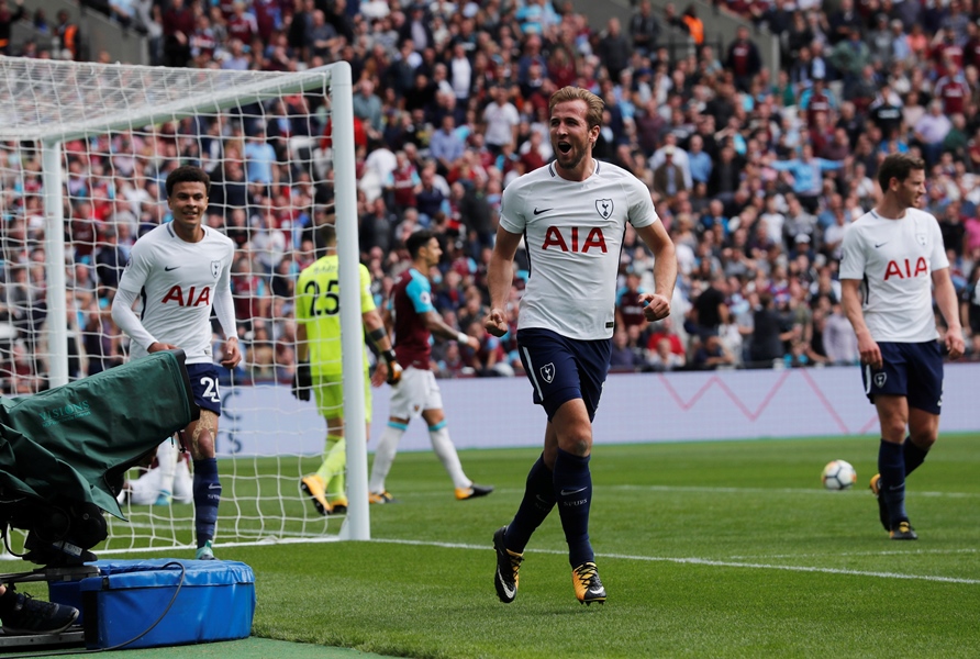 tottenham 039 s harry kane celebrates scoring their first goal against west ham on september 23 2017 photo reuters