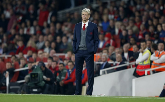 arsenal 039 s french manager arsene wenger watches his players from the touchline during the english premier league football match between arsenal and west bromwich albion at the emirates stadium in london on september 25 2017 photo afp arsenal 039 s french manager arsene wenger watches his players from the touchline during the english premier league football match between arsenal and west bromwich albion at the emirates stadium in london on september 25 2017 photo afp