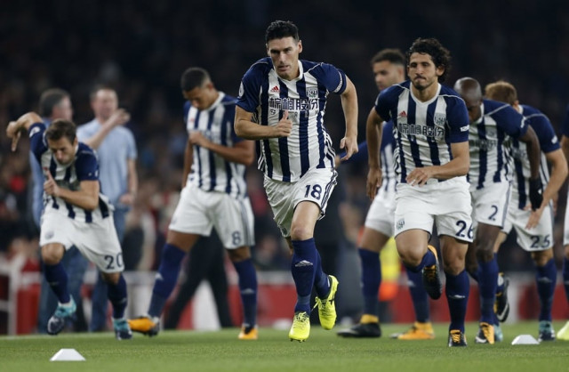 west bromwich albion 039 s english midfielder gareth barry c runs on the pitch for his 633rd premier league appearance the english premier league football match between arsenal and west bromwich albion at the emirates stadium in london on september 25 2017 photo afp west bromwich albion 039 s english midfielder gareth barry c runs on the pitch for his 633rd premier league appearance the english premier league football match between arsenal and west bromwich albion at the emirates stadium in london on september 25 2017 photo afp