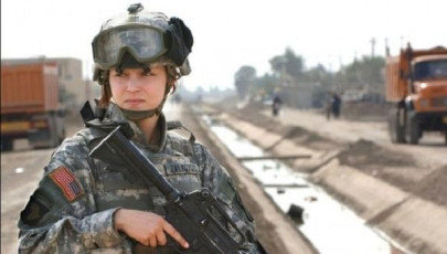 female us marine becomes first woman to pass gruelling infantry officer training