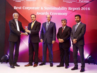 corporate corner efu life wins best corporate report award 2016 corporate corner efu life wins best corporate report award 2016
