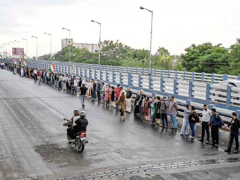 health professionals and activists form a long human chain during a demonstration to condemn the rape and murder of a doctor along a street in kolkata photo afp