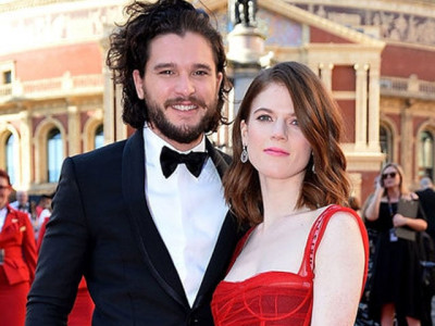 game of thrones stars kit harington and rose leslie are engaged game of thrones stars kit harington and rose leslie are engaged