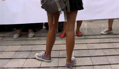 malaysian gets dressing down for wearing shorts malaysian gets dressing down for wearing shorts