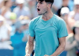 alcaraz battles past dzumhur in cincinnati