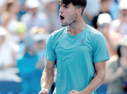 alcaraz battles past dzumhur in cincinnati alcaraz battles past dzumhur in cincinnati