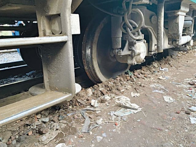 Tezgam Express coach derails 