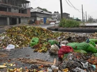 sunday market turns into garbage dump