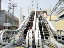 8 injured in hospital elevator collapse