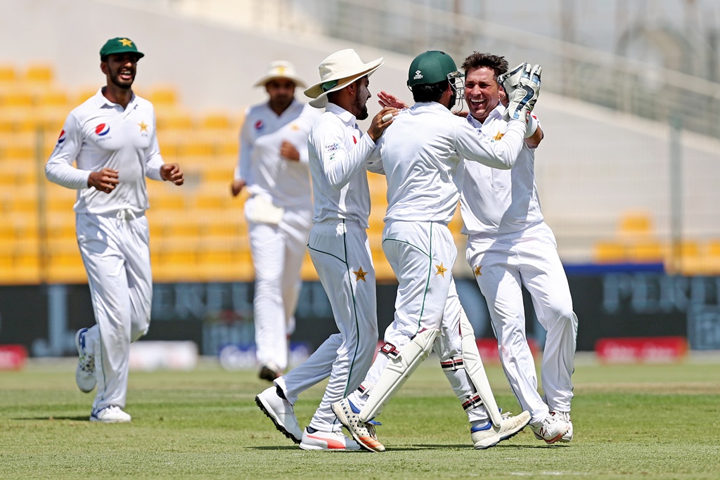 pakistan 039 s yasir shah r celebrates after taking the wicket of sri lanka 039 s lahiru thirimanne on the first day of the first test cricket match photo afp