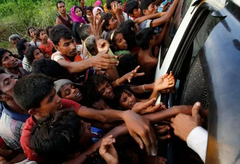 rohingya refugees stretch their hands for food near balukhali in cox 039 s bazar bangladesh photo reuters rohingya refugees stretch their hands for food near balukhali in cox 039 s bazar bangladesh photo reuters