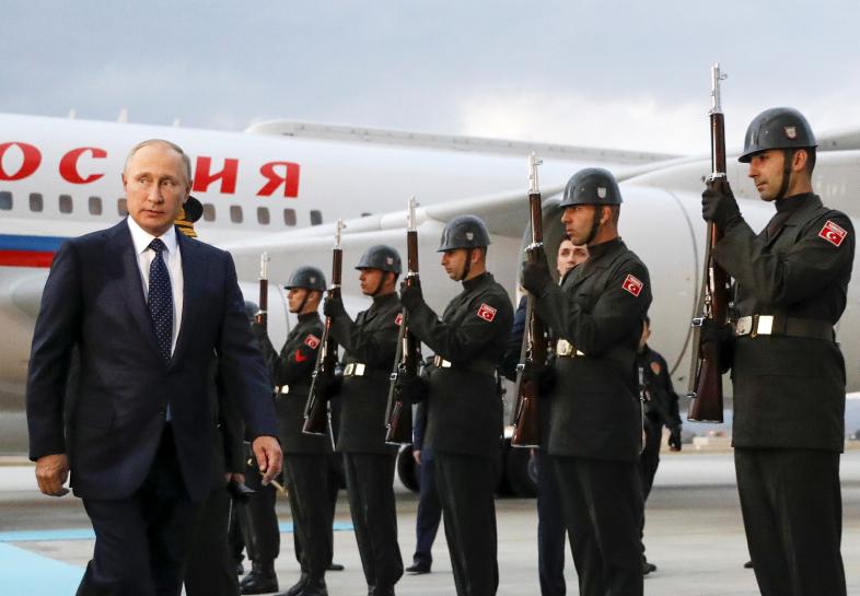 russian president vladimir putin is greeted with an honor guard as he arrives at esenboga airport in ankara turkey september 28 2017 photo reuters