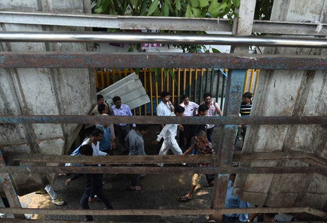 indian pedestrians walk through the scene of a stampede on a railway bridge in mumbai on september 29 2017 photo afp indian pedestrians walk through the scene of a stampede on a railway bridge in mumbai on september 29 2017 photo afp