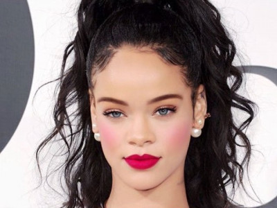 fans photoshop rihanna white to make her look more beautiful fans photoshop rihanna white to make her look more beautiful