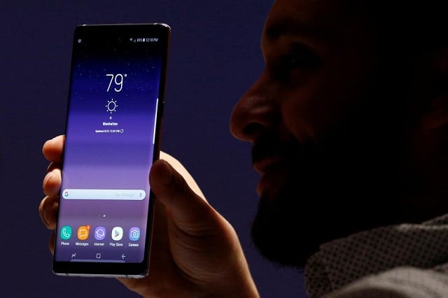 a guest shows the new galaxy note 8 smartphone during the launch event in new york city u s august 23 2017 photo reuters