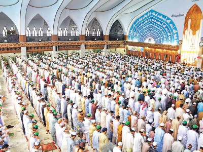 at data darbar top officials devotees attend ghusal ceremony at data darbar top officials devotees attend ghusal ceremony
