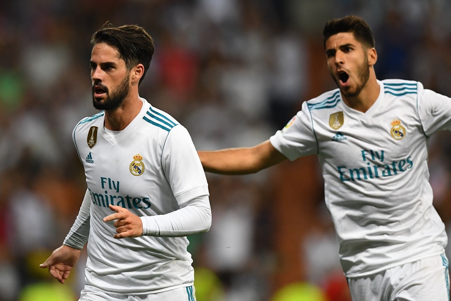 real madrid 039 s midfielder isco l celebrates his second goal during the spanish league football match real madrid cf vs rcd espanyol at the santiago bernabeu stadium in madrid on october 1 2017 photo afp