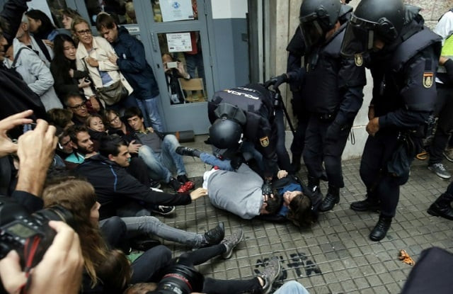 spanish police immobilize two people outside a polling station in barcelona as catalonia holds an independence referendum banned by madrid photo afp spanish police immobilize two people outside a polling station in barcelona as catalonia holds an independence referendum banned by madrid photo afp