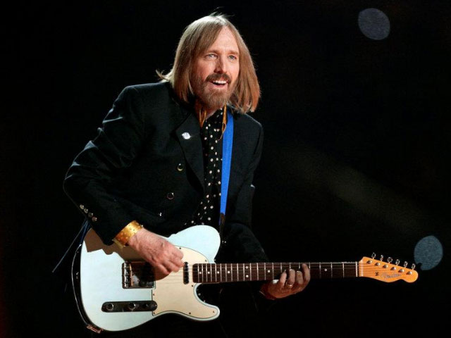 file photo singer tom petty and the heartbreakers perform during the half time show of the nfl 039 s super bowl xlii football game between the new england patriots and the new york giants in glendale arizona u s february 3 2008 reuters jeff haynes file photo