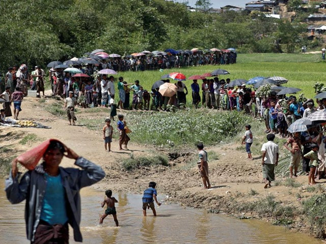 rohingya refugees queue for aid in cox 039 s bazar bangladesh october 1 2017 photo reuters rohingya refugees queue for aid in cox 039 s bazar bangladesh october 1 2017 photo reuters