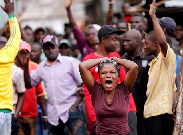 a woman reacts near the dead body of a protester in mathare in nairobi kenya august 9 2017 photo reuters thomas mukoya