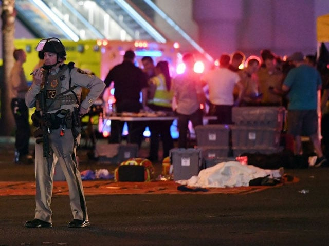 a las vegas metropolitan police officer stands in the intersection of las vegas boulevard and tropicana ave after a mass shooting at a country music festival nearby on october 2 2017 in las vegas nevada photo afp
