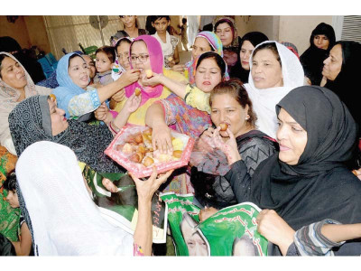 pml n workers distribute sweets in multan