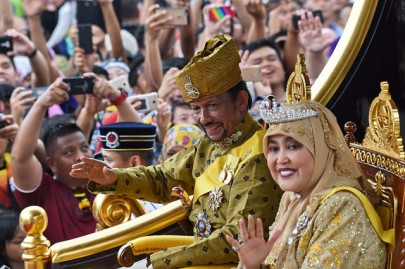 sultan of bling brunei monarch marks golden jubilee in style