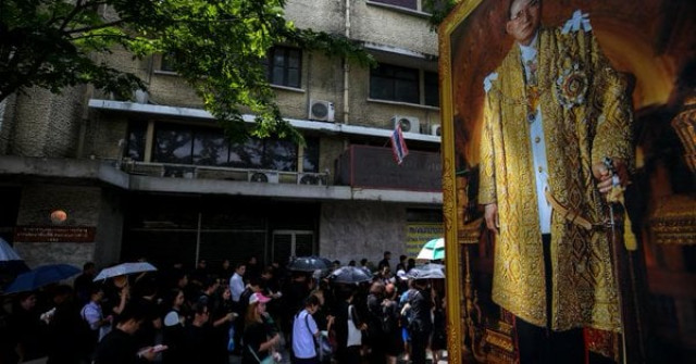 well wishers line up to pay respect to late thai king bhumibol adulyadej near the grand palace in bangkok thailand october 5 photo reuters well wishers line up to pay respect to late thai king bhumibol adulyadej near the grand palace in bangkok thailand october 5 photo reuters