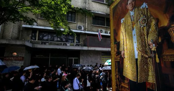 well wishers line up to pay respect to late thai king bhumibol adulyadej near the grand palace in bangkok thailand october 5 photo reuters well wishers line up to pay respect to late thai king bhumibol adulyadej near the grand palace in bangkok thailand october 5 photo reuters