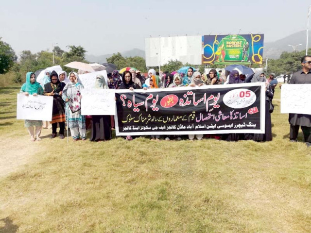 teachers of islamabad protest against their economic exploitation photo express teachers of islamabad protest against their economic exploitation photo express
