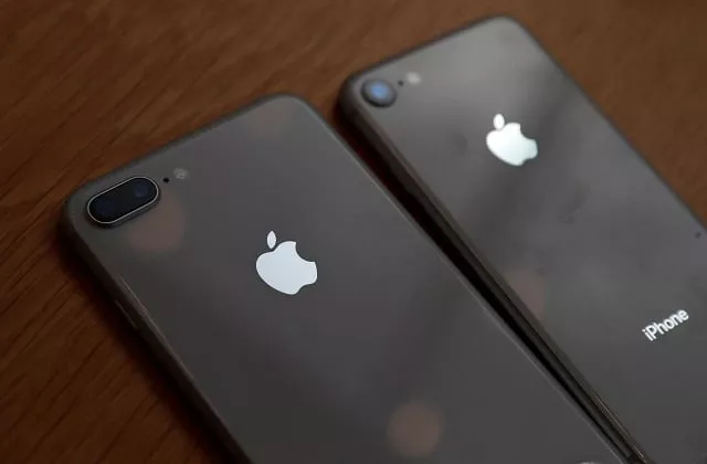 apple 039 s new iphone 8 r and 8 plus are seen after they go on sale at the apple store in tokyo 039 s omotesando shopping district japan september 22 2017 photo reuters apple 039 s new iphone 8 r and 8 plus are seen after they go on sale at the apple store in tokyo 039 s omotesando shopping district japan september 22 2017 photo reuters