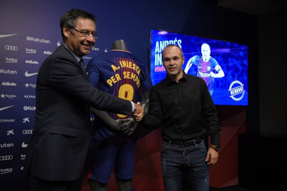 barca hand iniesta contract for lifetime barca hand iniesta contract for lifetime